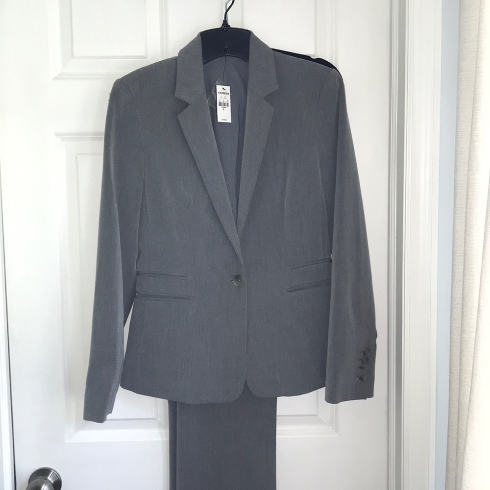 NWT Express suit.   Pants size 4R. Jacket size 6.